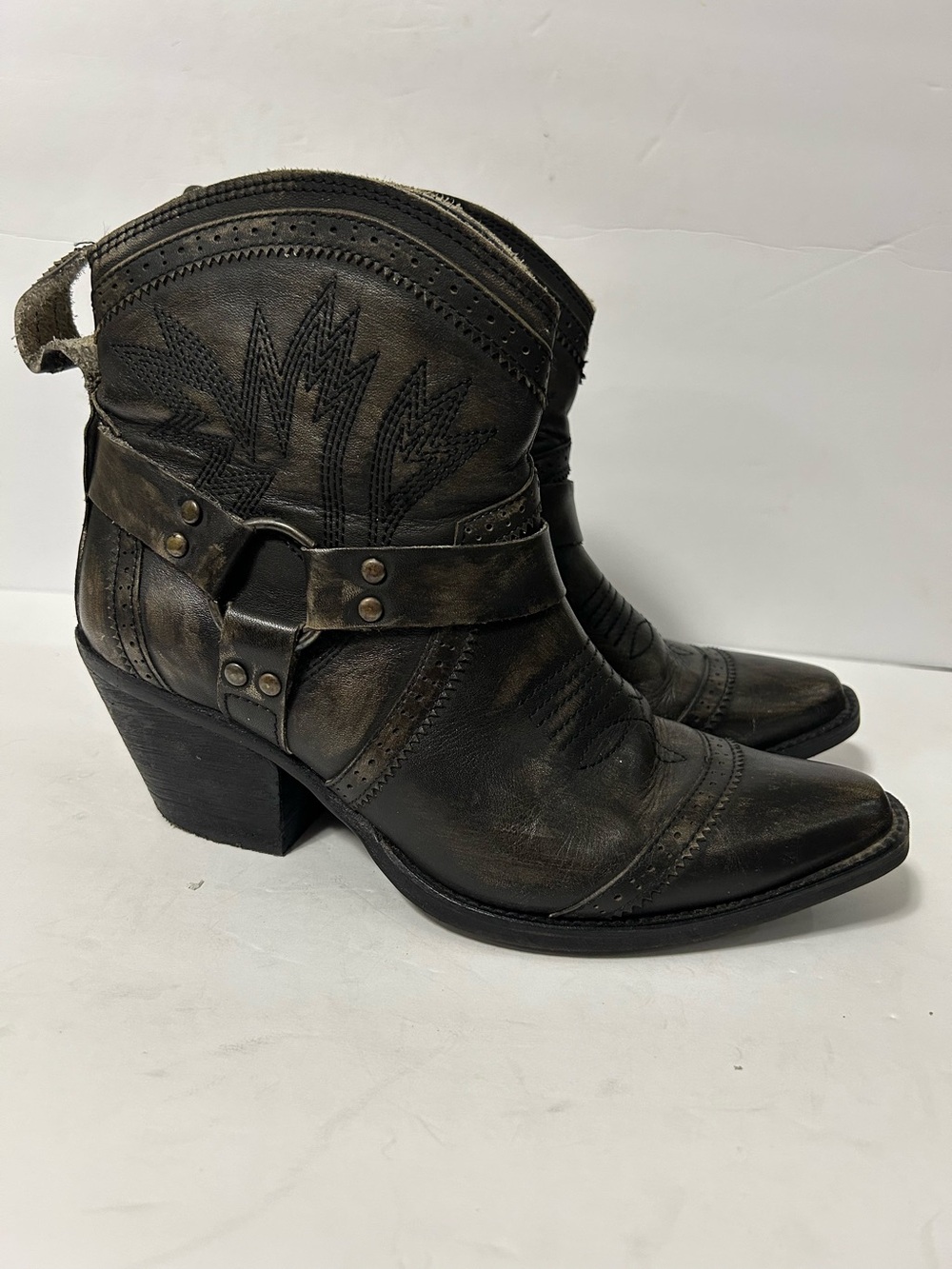 Dingo Gummy Bear DI 747 Women's Distressed Black Leather Ankle Boots 8.5M - Picture 3 of 11
